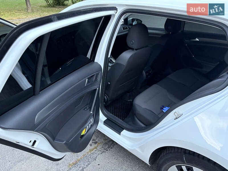 Хэтчбек Volkswagen e-Golf 2017 в Умани