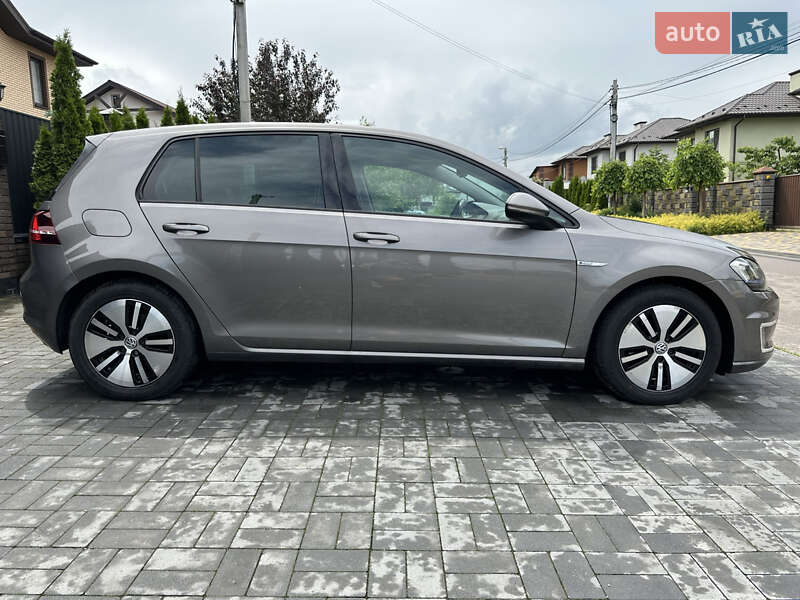 Хетчбек Volkswagen e-Golf 2015 в Києві