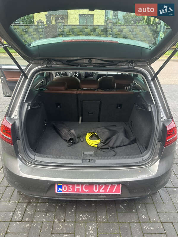 Хетчбек Volkswagen e-Golf 2015 в Києві