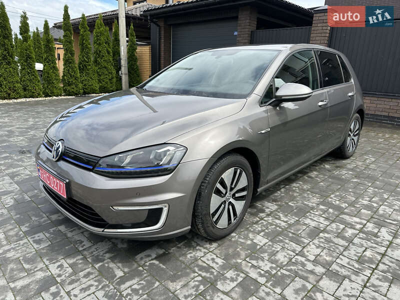 Хетчбек Volkswagen e-Golf 2015 в Києві