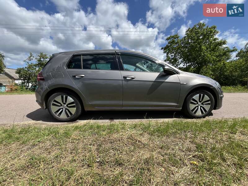 Хетчбек Volkswagen e-Golf 2015 в Коростені