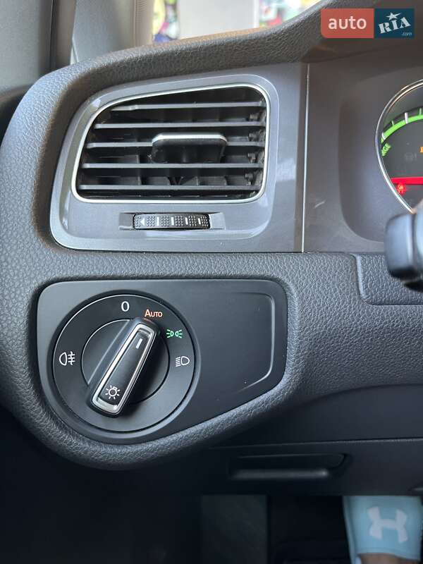 Хетчбек Volkswagen e-Golf 2015 в Коростені