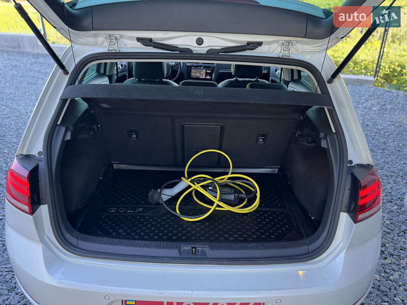 Хетчбек Volkswagen e-Golf 2017 в Рівному