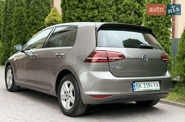 Хетчбек Volkswagen e-Golf 2016 в 