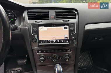 Хетчбек Volkswagen e-Golf 2016 в 