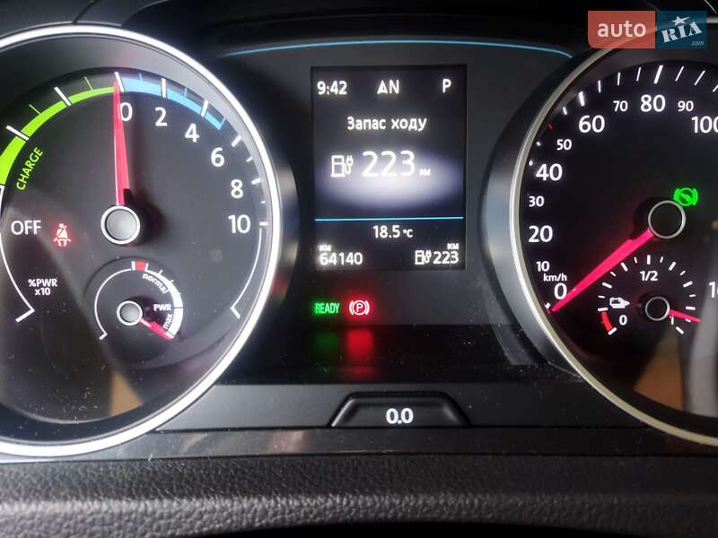 Хетчбек Volkswagen e-Golf 2020 в Комарному