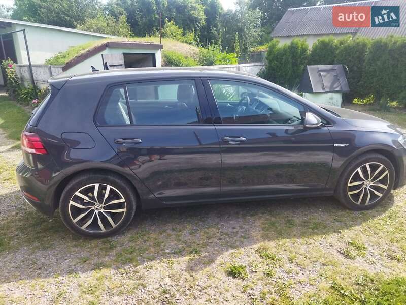 Хетчбек Volkswagen e-Golf 2020 в Комарному