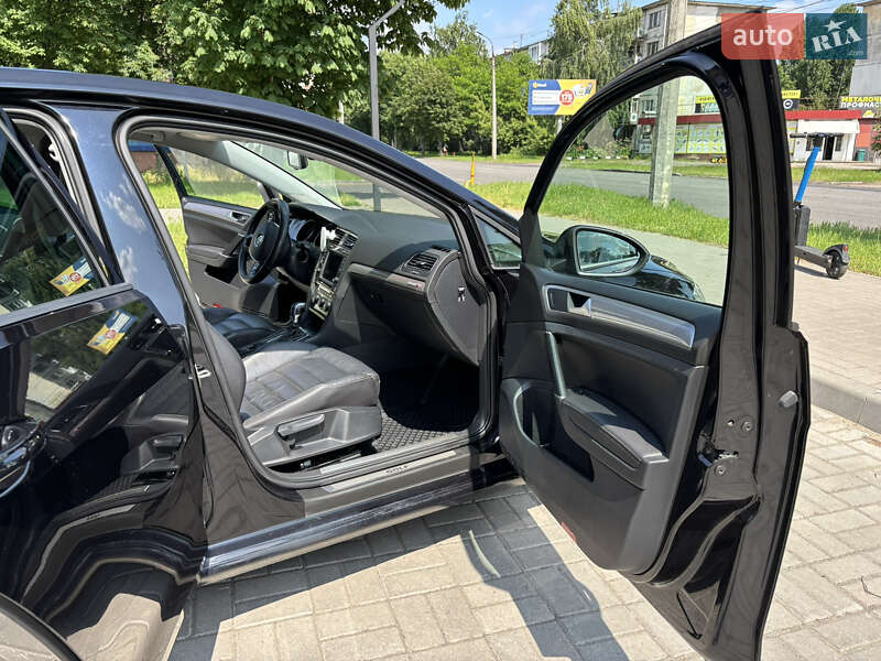 Хэтчбек Volkswagen e-Golf 2015 в Черкассах