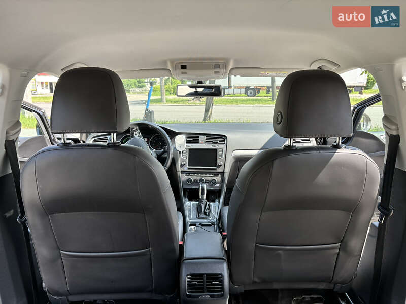 Хэтчбек Volkswagen e-Golf 2015 в Черкассах