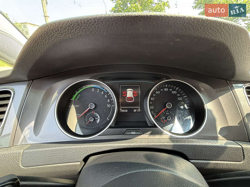 Хэтчбек Volkswagen e-Golf 2015 в Черкассах