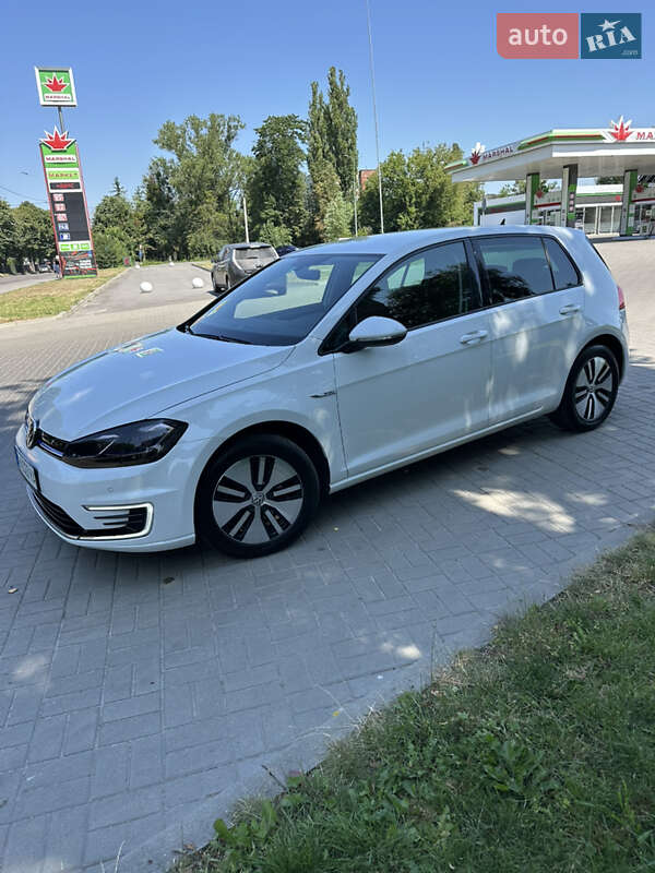 Хетчбек Volkswagen e-Golf 2017 в Житомирі