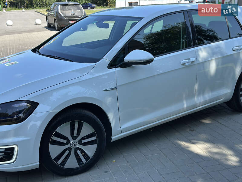 Хетчбек Volkswagen e-Golf 2017 в Житомирі