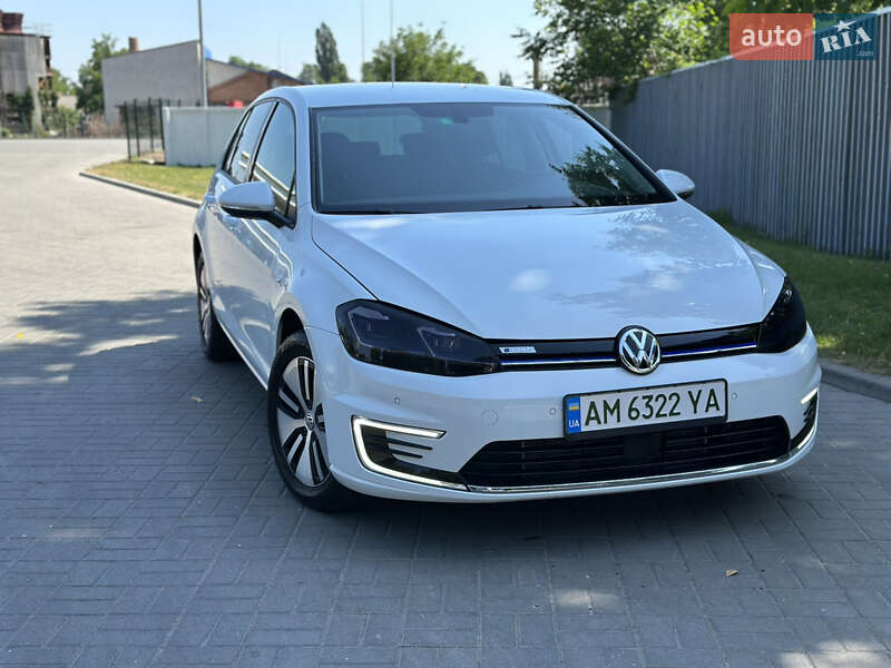 Хетчбек Volkswagen e-Golf 2017 в Житомирі