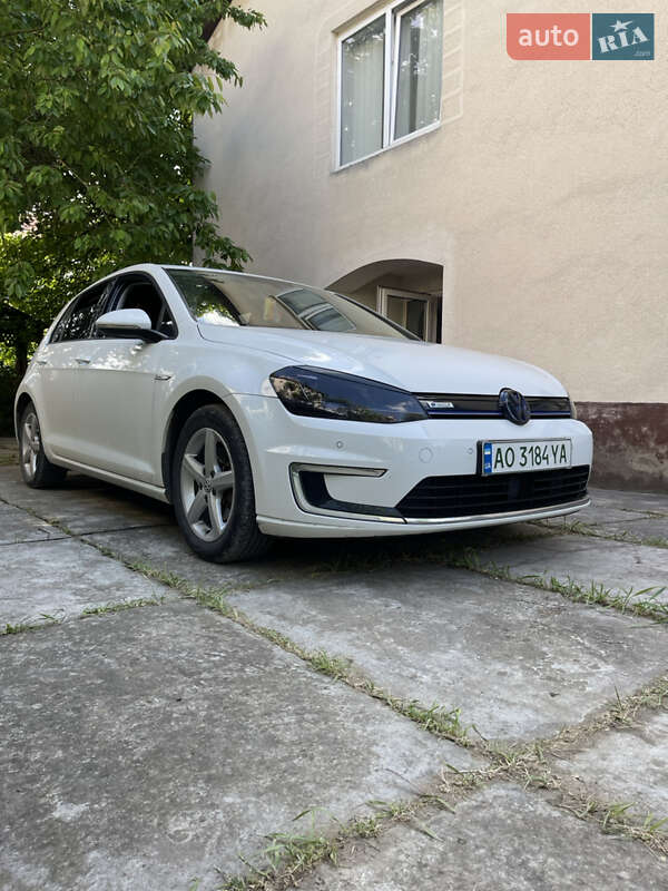 Хетчбек Volkswagen e-Golf 2015 в Ужгороді