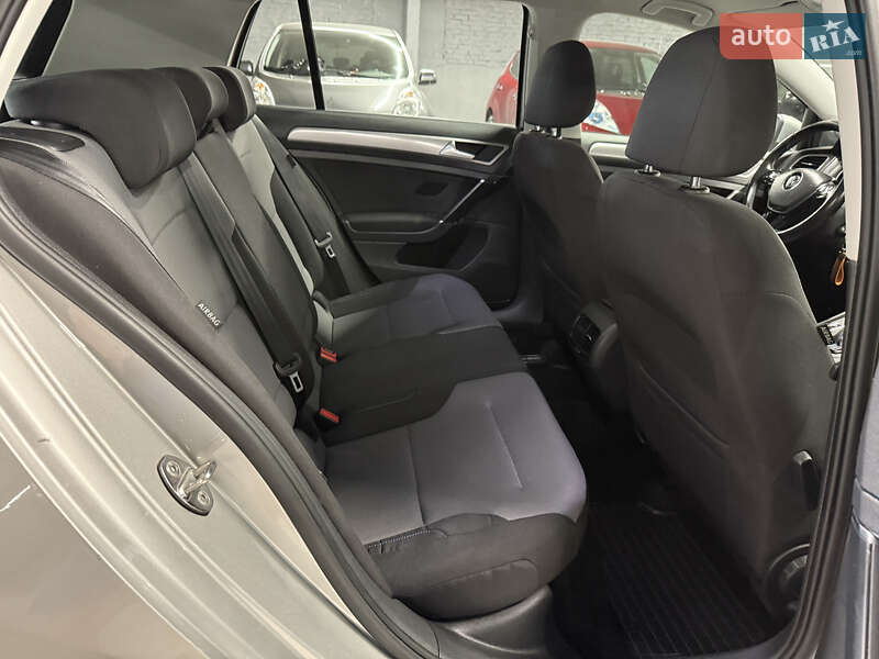 Хэтчбек Volkswagen e-Golf 2015 в Владимире