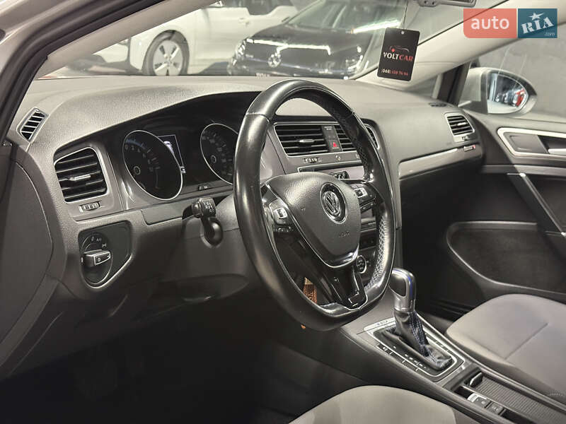 Хэтчбек Volkswagen e-Golf 2015 в Владимире
