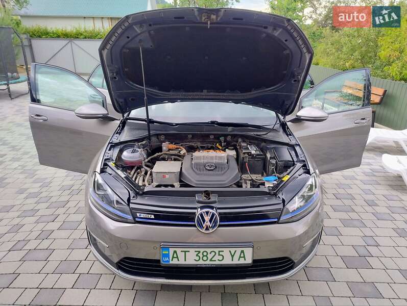 Хэтчбек Volkswagen e-Golf 2015 в Косове