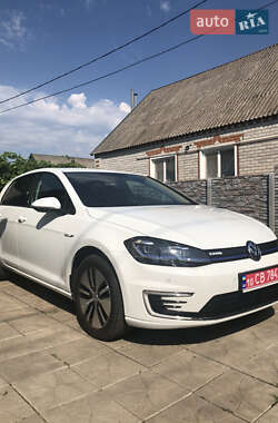 Хетчбек Volkswagen e-Golf 2020 в Чутовому