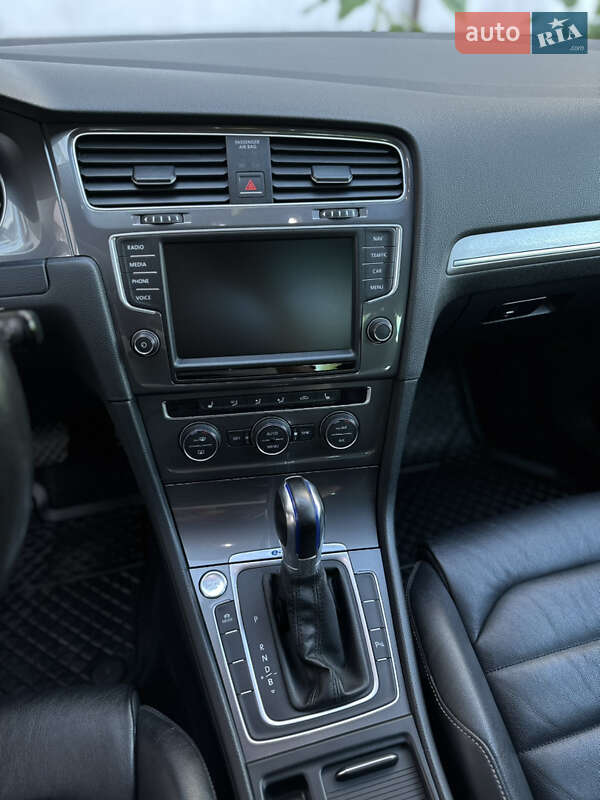 Хетчбек Volkswagen e-Golf 2015 в Шепетівці