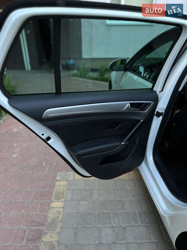 Хетчбек Volkswagen e-Golf 2015 в Шепетівці