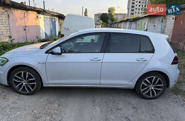 Хэтчбек Volkswagen e-Golf 2018 в 