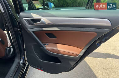 Хетчбек Volkswagen e-Golf 2014 в 