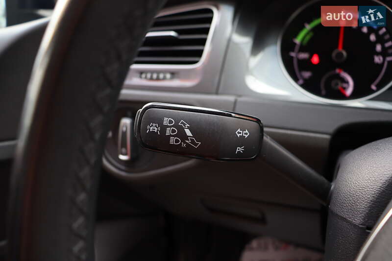 Хэтчбек Volkswagen e-Golf 2016 в Львове