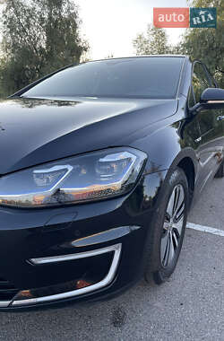 Хетчбек Volkswagen e-Golf 2017 в 