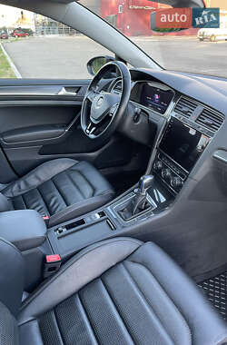 Хетчбек Volkswagen e-Golf 2017 в 