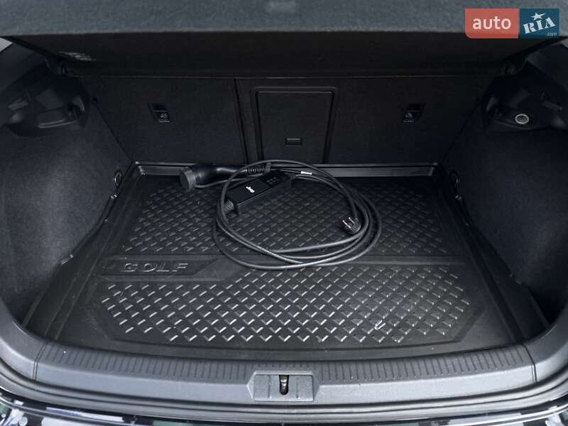 Хэтчбек Volkswagen e-Golf 2017 в Луцке фото 12 Хэтчбек Volkswagen e-Golf 2017 в Луцке