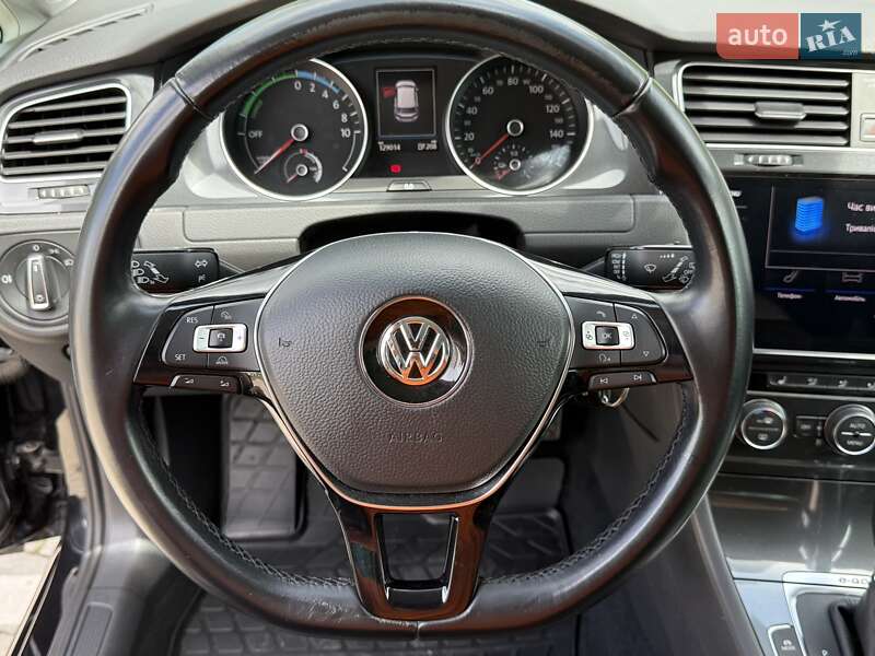 Хэтчбек Volkswagen e-Golf 2017 в Луцке фото 16 Хэтчбек Volkswagen e-Golf 2017 в Луцке