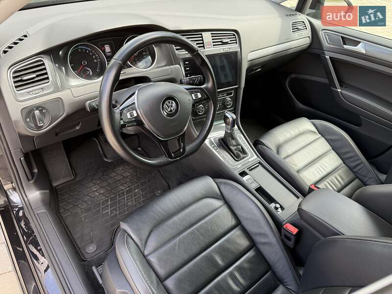 Хэтчбек Volkswagen e-Golf 2017 в Луцке фото 23 Хэтчбек Volkswagen e-Golf 2017 в Луцке