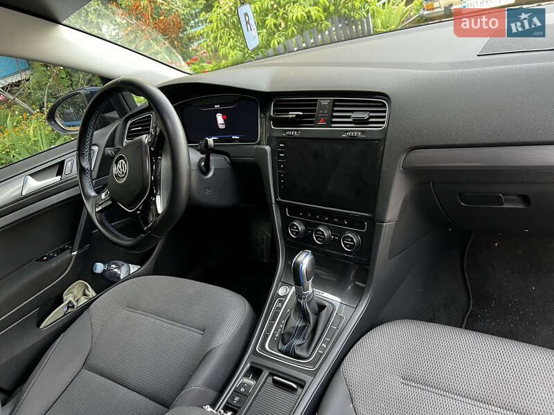 Хэтчбек Volkswagen e-Golf 2018 в Хоросткове