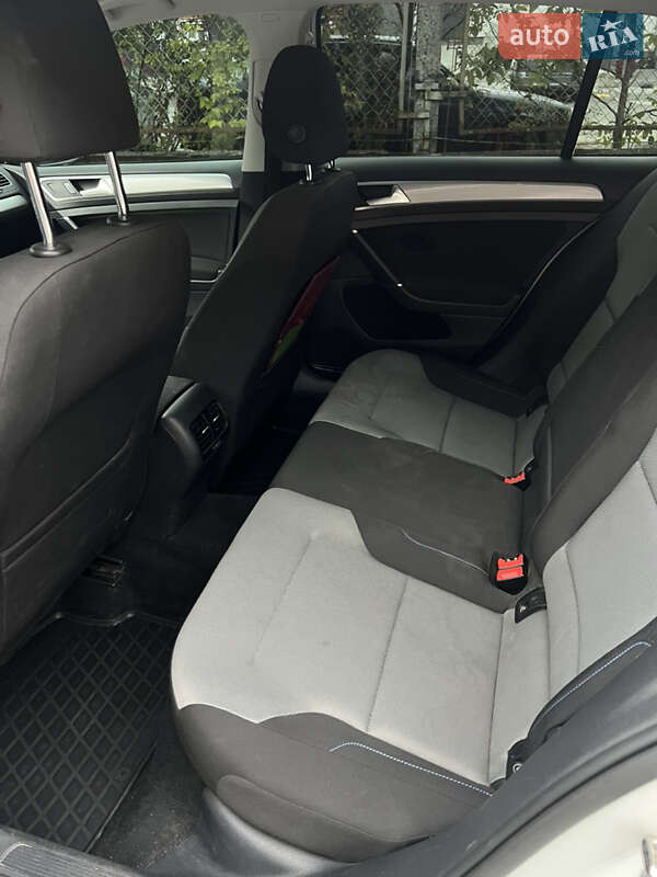 Хетчбек Volkswagen e-Golf 2016 в Львові