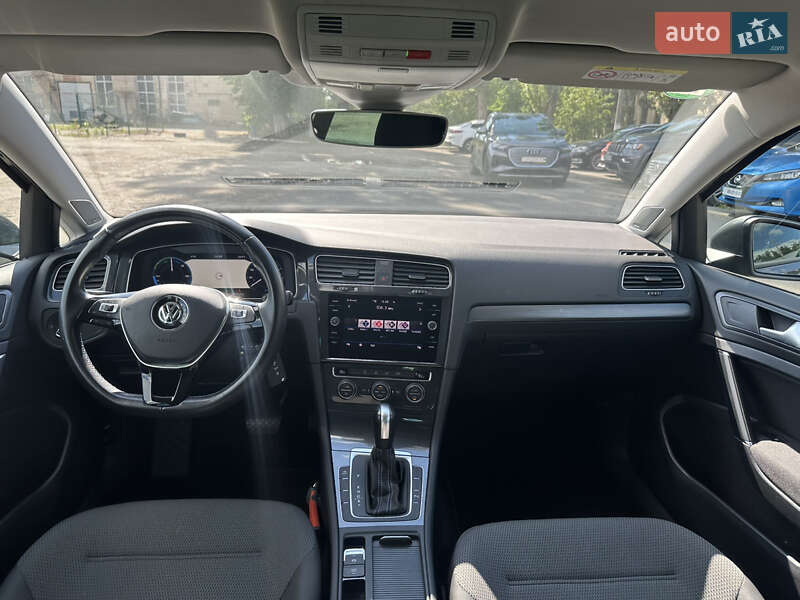 Хэтчбек Volkswagen e-Golf 2019 в Киеве