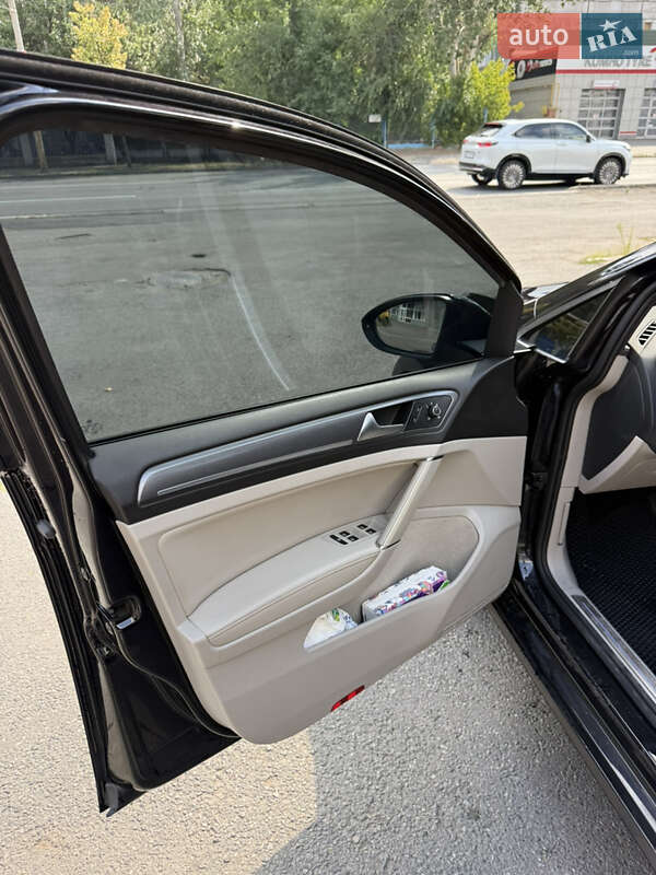 Хетчбек Volkswagen e-Golf 2019 в Дніпрі