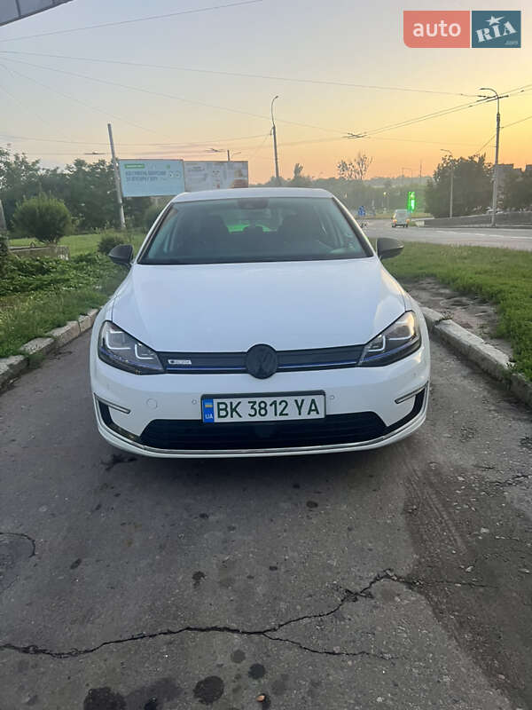 Volkswagen e-Golf 2015