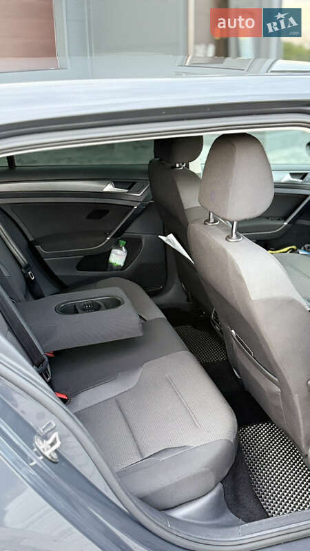 Хэтчбек Volkswagen e-Golf 2020 в Глыбокой