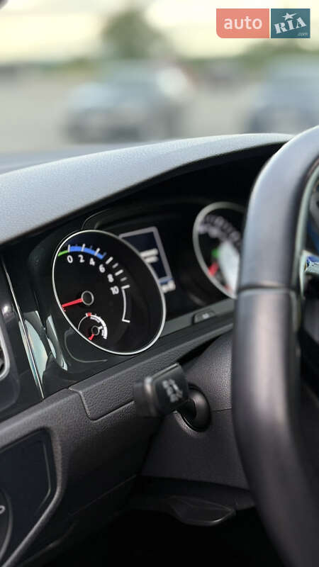 Хэтчбек Volkswagen e-Golf 2020 в Глыбокой