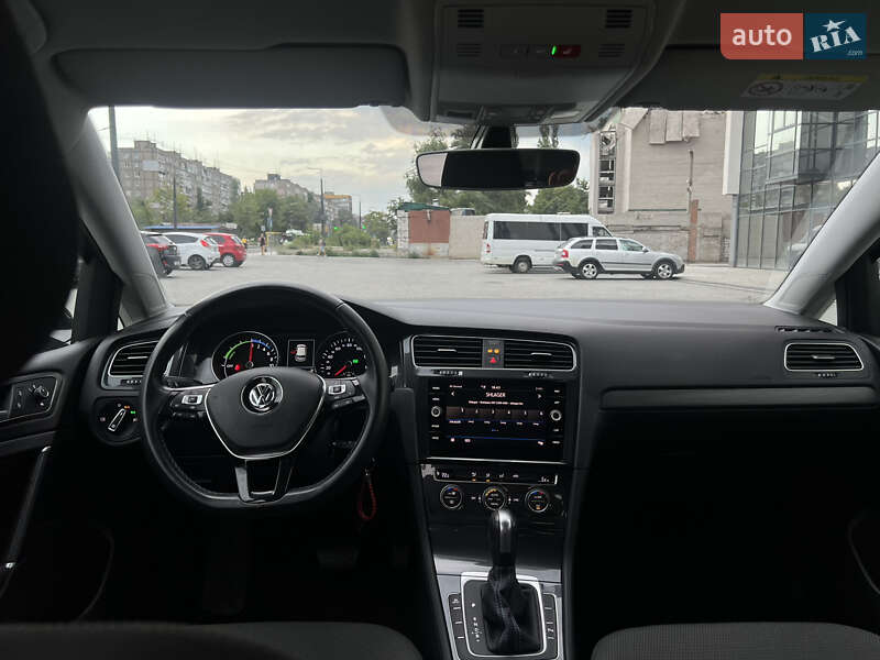 Хэтчбек Volkswagen e-Golf 2020 в Днепре