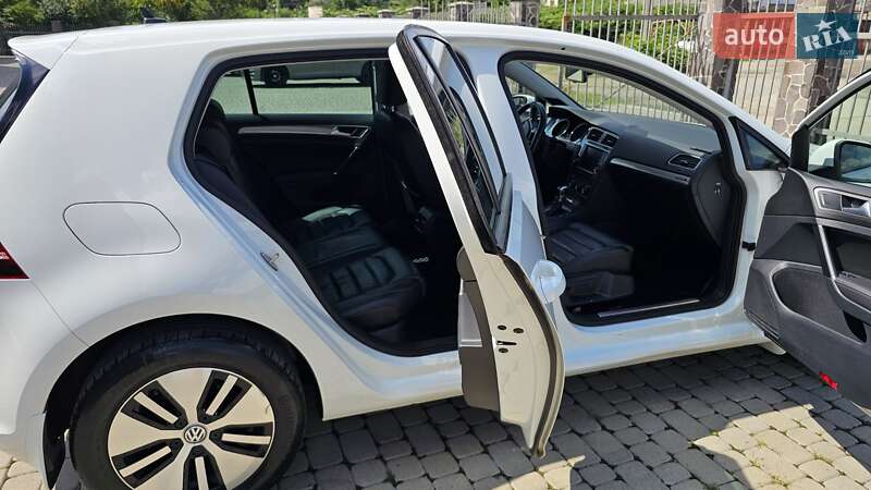 Хэтчбек Volkswagen e-Golf 2015 в Мукачево