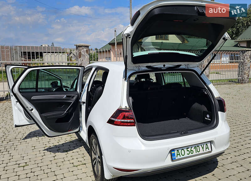 Хэтчбек Volkswagen e-Golf 2015 в Мукачево