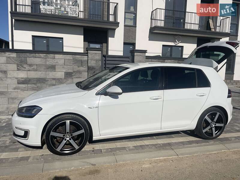 Хетчбек Volkswagen e-Golf 2014 в Ужгороді