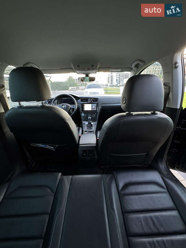 Хетчбек Volkswagen e-Golf 2018 в Ужгороді