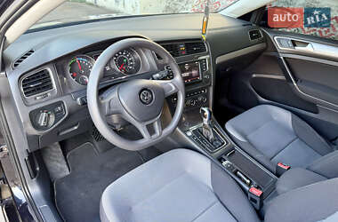 Хэтчбек Volkswagen e-Golf 2015 в 