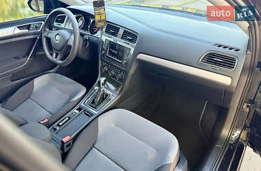 Хэтчбек Volkswagen e-Golf 2015 в 