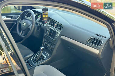 Хэтчбек Volkswagen e-Golf 2015 в 