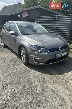 Хетчбек Volkswagen e-Golf 2016 в Голобах