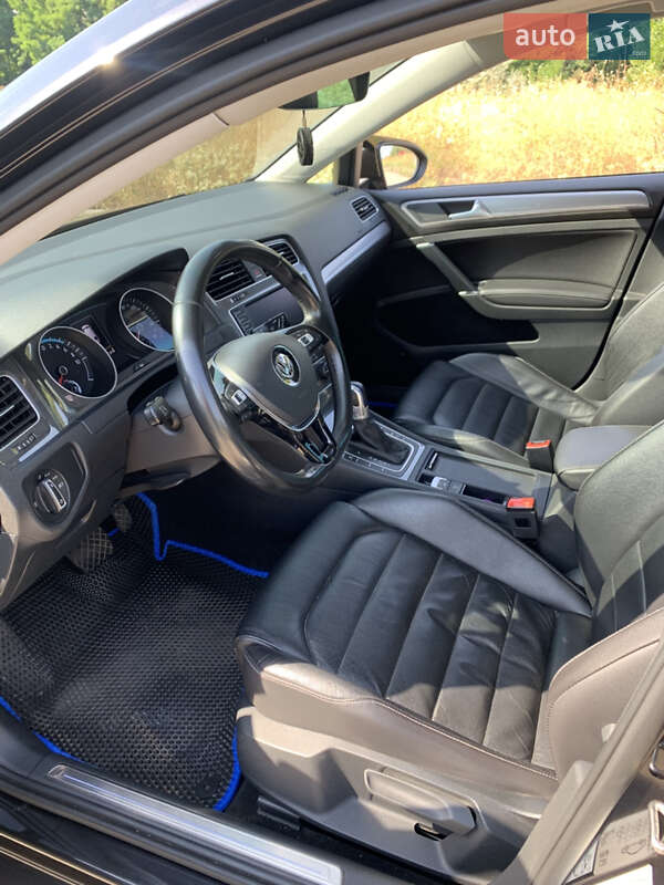 Хэтчбек Volkswagen e-Golf 2016 в Каменском