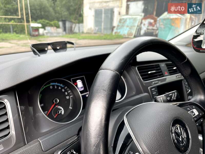 Хетчбек Volkswagen e-Golf 2014 в Житомирі